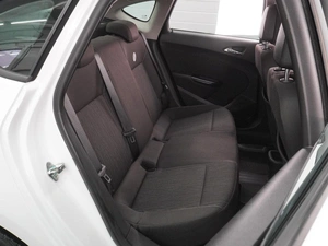 Седан Opel Astra 2014 года, 924000 рублей, Воронеж