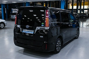 Минивэн Toyota Esquire 2018 года, 2348000 рублей, Солонцы