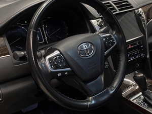 Седан Toyota Camry 2017 года, 2150000 рублей, Красноярск