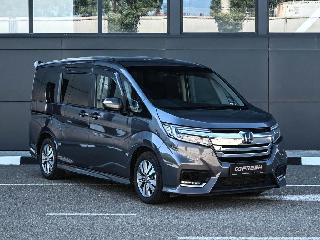 Минивэн Honda Stepwgn Spada 2019 года, 2199000 рублей, Кирилловка