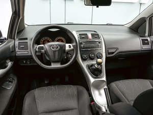 Хетчбэк Toyota Auris 2010 года, 690000 рублей, Краснодар