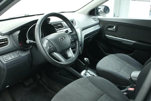 Седан Kia Rio 2012 года, 970000 рублей, Красноярск