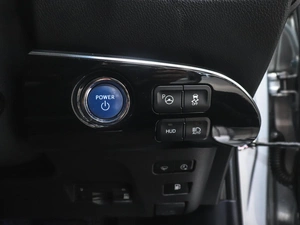 Лифтбек Toyota Prius 2017 года, 2080000 рублей, Красноярск
