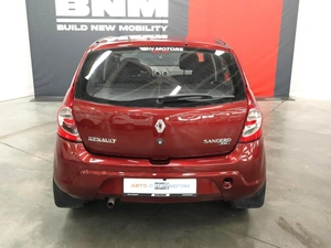 Хэтчбек Renault Sandero 2011 года, 630000 рублей, Курск