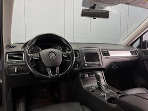 Внедорожник Volkswagen Touareg 2014 года, 2280000 рублей, Омск