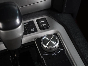 Внедорожник Toyota Land Cruiser 2018 года, 6100000 рублей, Воронеж