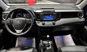 Внедорожник Toyota RAV4 2017 года, 2657000 рублей, Красноярск