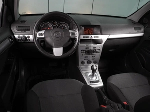 Хетчбэк Opel Astra 2012 года, 649000 рублей, Воронеж