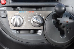 Минивэн Toyota Sienta 2013 года, 899000 рублей, Новосибирск