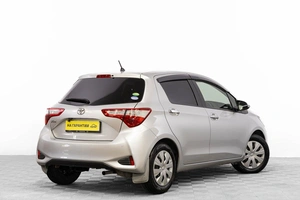 Хетчбэк Toyota Vitz 2019 года, 1489000 рублей, Барнаул