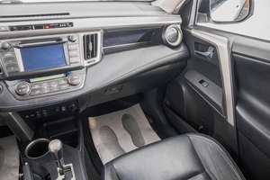 Внедорожник Toyota RAV4 2015 года, 2399000 рублей, Барнаул