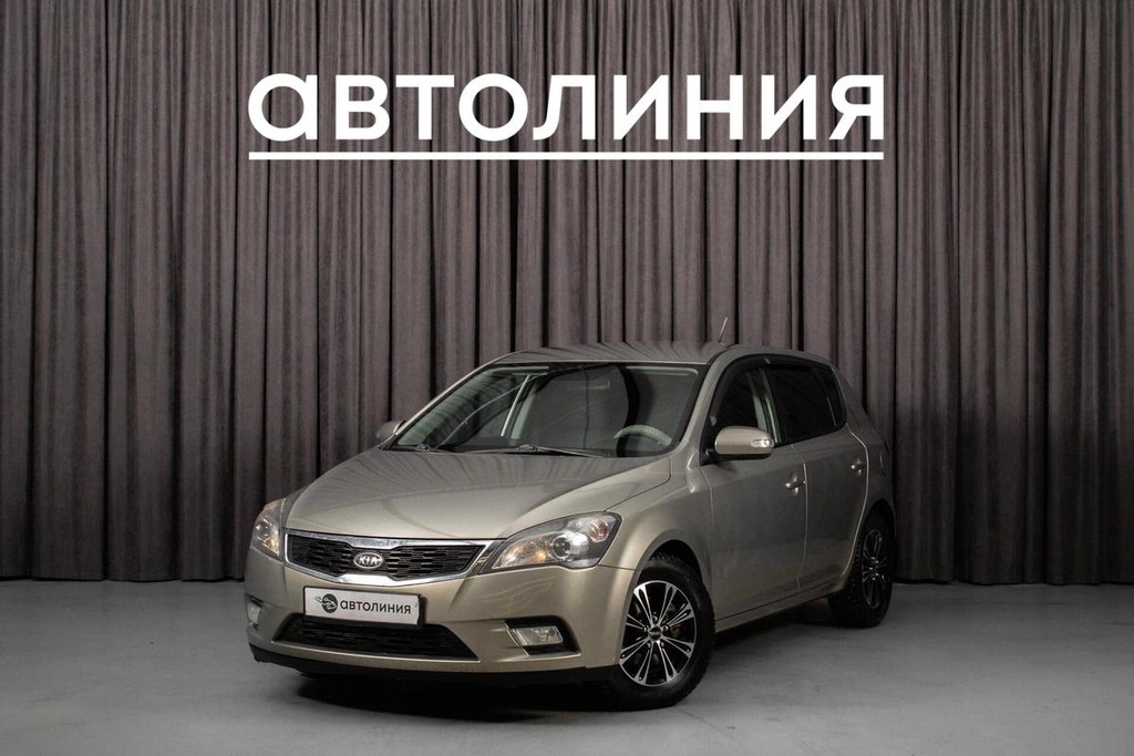 Хетчбэк Kia Ceed 2012 года, 670000 рублей, Красноярск