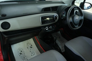 Хетчбэк Toyota Vitz 2011 года, 769000 рублей, Омск