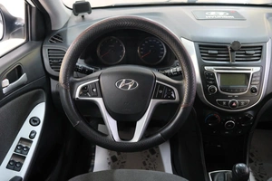Хетчбэк Hyundai Solaris 2012 года, 739000 рублей, Омск