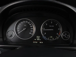 Седан BMW 5 серия 2013 года, 1750000 рублей, Омск