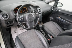 Хетчбэк Opel Corsa 2011 года, 719000 рублей, Красноярск