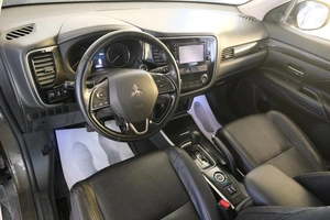 Внедорожник Mitsubishi Outlander 2017 года, 1999000 рублей, Омск