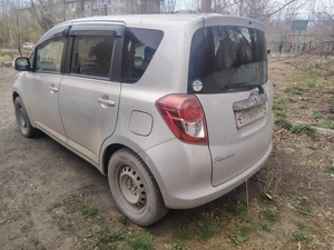 Хетчбэк Toyota Ractis 2009 года, 650000 рублей, Красноярск