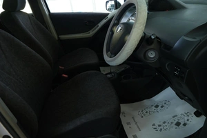 Хетчбэк Toyota Vitz 2010 года, 599000 рублей, Омск