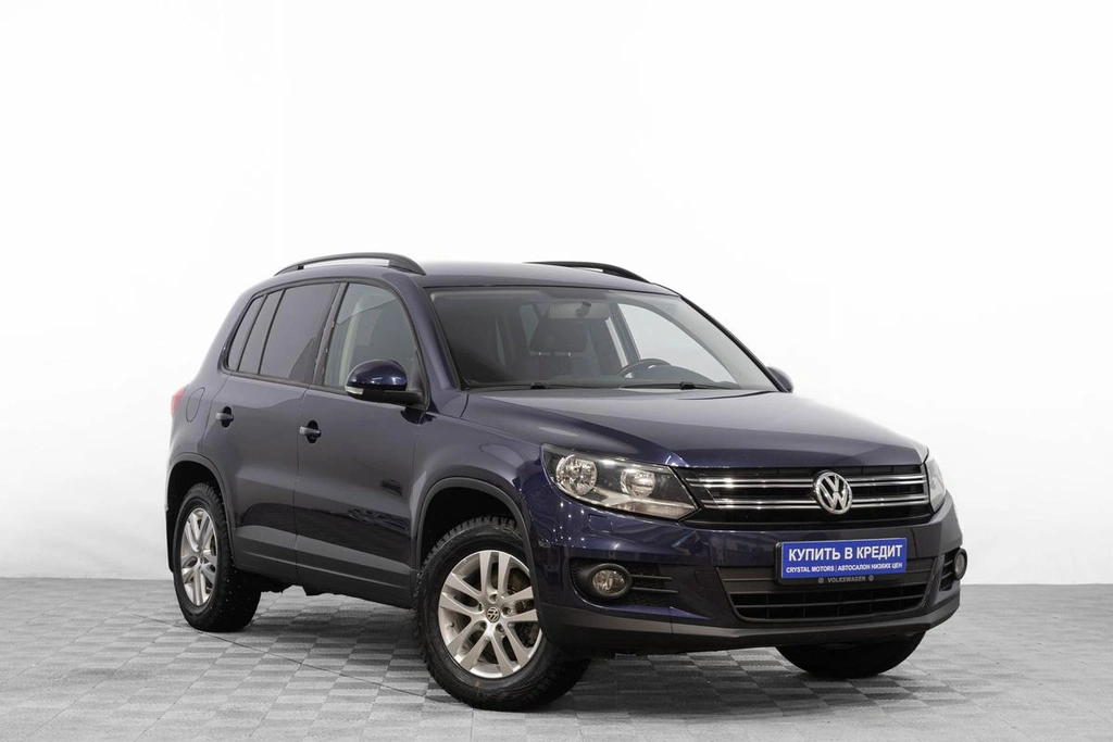 Внедорожник Volkswagen Tiguan 2011 года, 1239000 рублей, Барнаул