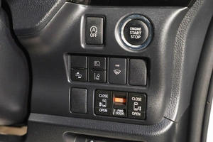 Минивэн Toyota Noah 2019 года, 2799000 рублей, Новосибирск
