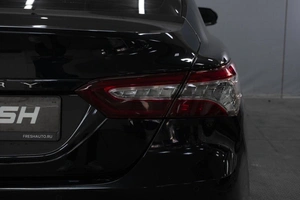 Седан Toyota Camry 2022 года, 2850000 рублей, Омск