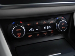 Седан Mercedes-benz CLA-класс 2014 года, 1630777 рублей, Москва