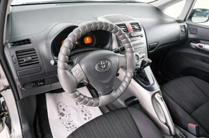 Хетчбэк Toyota Auris 2007 года, 729000 рублей, Красноярск