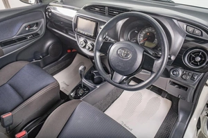 Хетчбэк Toyota Vitz 2018 года, 1019000 рублей, Томск
