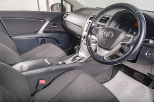 Универсал Toyota Avensis 2012 года, 1399000 рублей, Томск