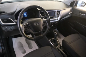 Седан Hyundai Solaris 2017 года, 1079000 рублей, Омск