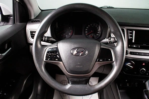 Седан Hyundai Solaris 2022 года, 1799000 рублей, Сургут