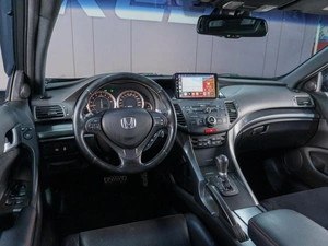 Седан Honda Accord 2011 года, 1390000 рублей, Сургут