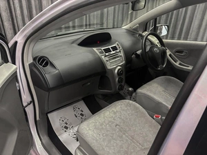 Хетчбэк Toyota Vitz 2009 года, 539000 рублей, Красноярск