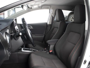 Хетчбэк Toyota Auris 2015 года, 1599000 рублей, Омск