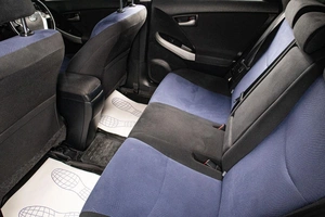 Лифтбек Toyota Prius 2015 года, 1549000 рублей, Сургут