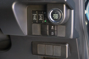 Минивэн Toyota Roomy 2017 года, 999000 рублей, Омск