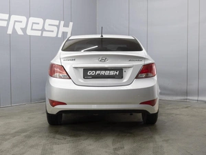 Седан Hyundai Solaris 2015 года, 930000 рублей, Омск