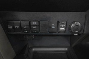 Внедорожник Toyota RAV4 2015 года, 2649000 рублей, Кемерово