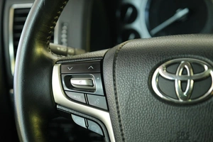 Внедорожник Toyota Land Cruiser 2017 года, 6489000 рублей, Омск