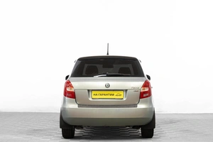 Хетчбэк Skoda Fabia 2012 года, 889000 рублей, Барнаул