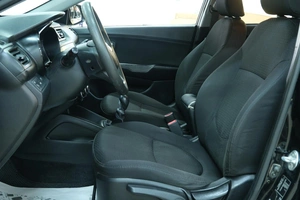 Седан Kia Rio 2013 года, 599000 рублей, Омск
