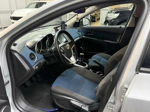 Седан Chevrolet Cruze 2011 года, 747000 рублей, Красноярск