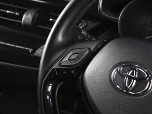 Внедорожник Toyota C-HR 2018 года, 1780000 рублей, Омск