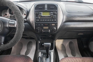 Внедорожник Toyota RAV4 2003 года, 829000 рублей, Барнаул