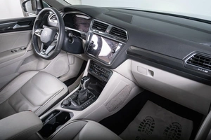 Внедорожник Volkswagen Tiguan 2018 года, 3159000 рублей, Томск