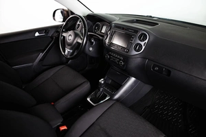 Внедорожник Volkswagen Tiguan 2015 года, 1599000 рублей, Пермь