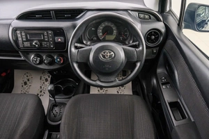 Хетчбэк Toyota Vitz 2017 года, 829000 рублей, Красноярск
