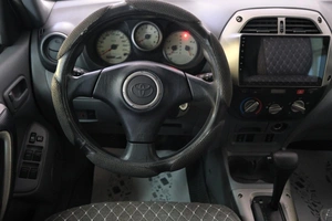 Внедорожник Toyota RAV4 2002 года, 789000 рублей, Омск