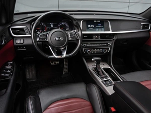 Седан Kia Optima 2019 года, 2325000 рублей, Краснодар